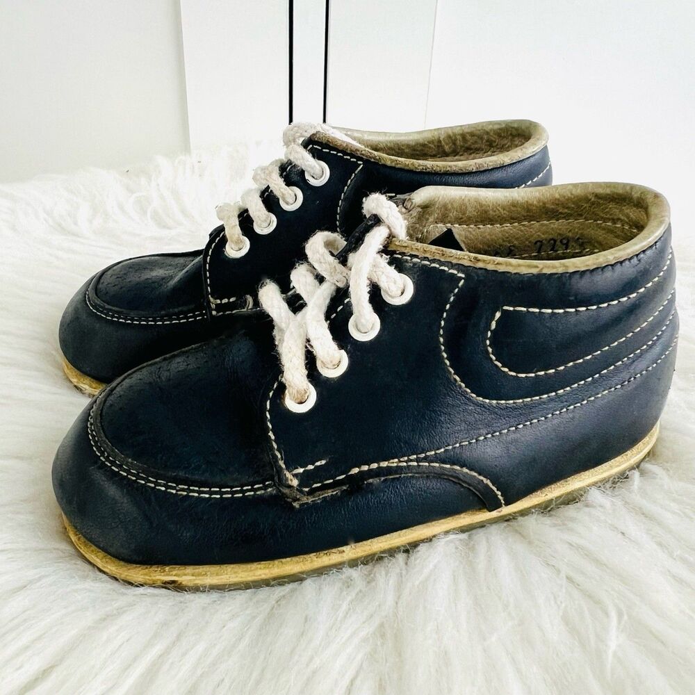 Adorable Vintage Navy Blue Stride Rite Toddler Sneakers Shoes Dura-5 Size 5.5EE